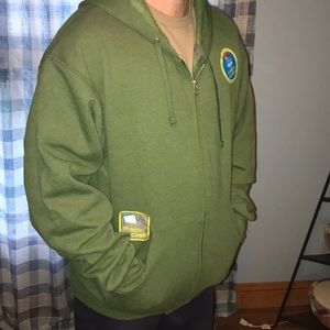 OPEN TO OFFERS 🙂Dark green zip up men’s